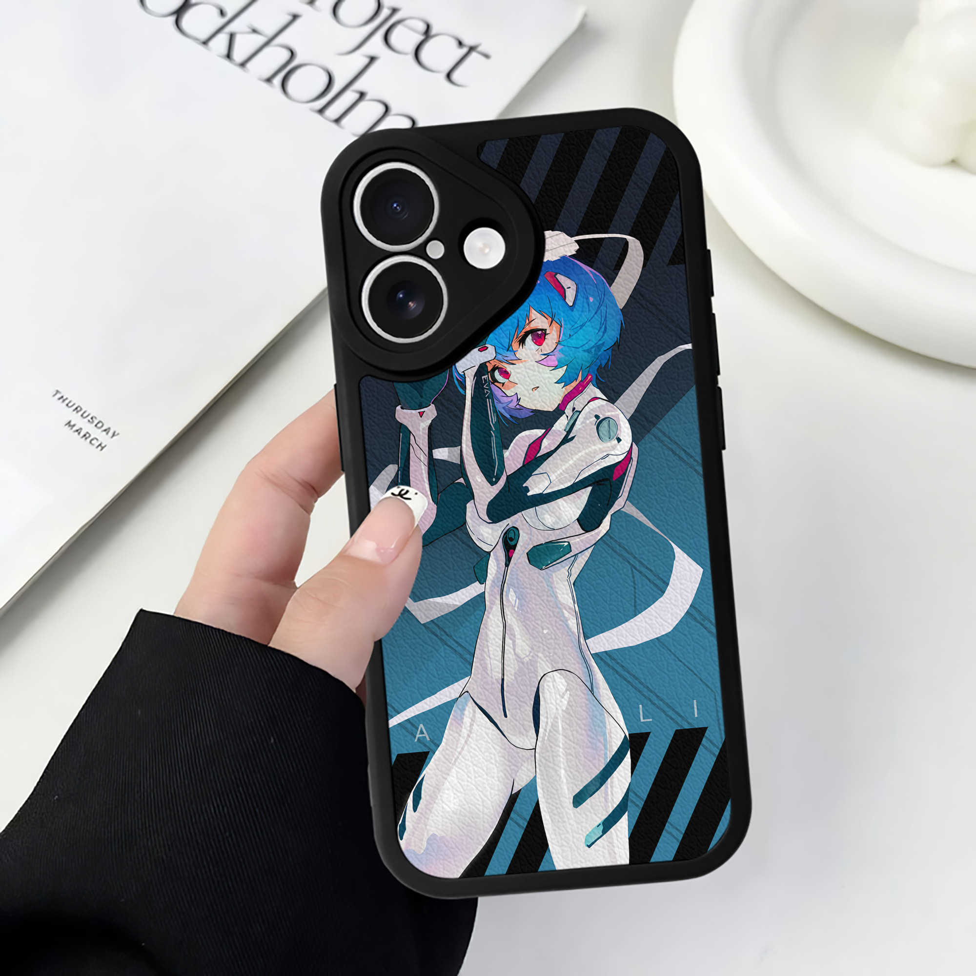（画像用） EVA 新世紀エヴァンゲリオン 【iPhone 16シリーズ対応】シリコンスマホケース（レザー調） 材質：シリコン